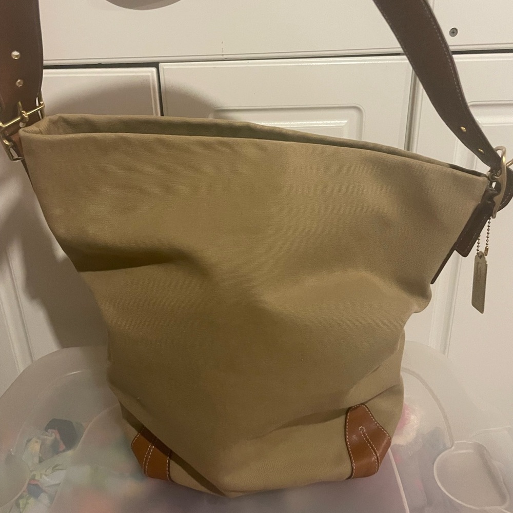 EUC HUGE COACH BAG